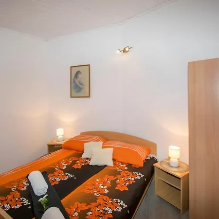 Apartman Maja, *